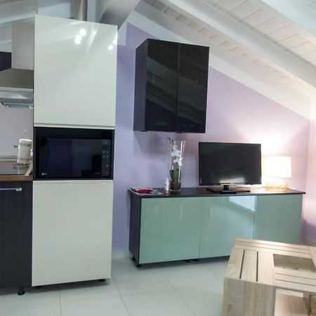 Apartment Viole, Cozy Attic Set In The Old Town Next To The Lake Arona Exterior photo