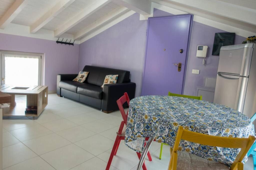 Apartment Viole, Cozy Attic Set In The Old Town Next To The Lake Arona Exterior photo