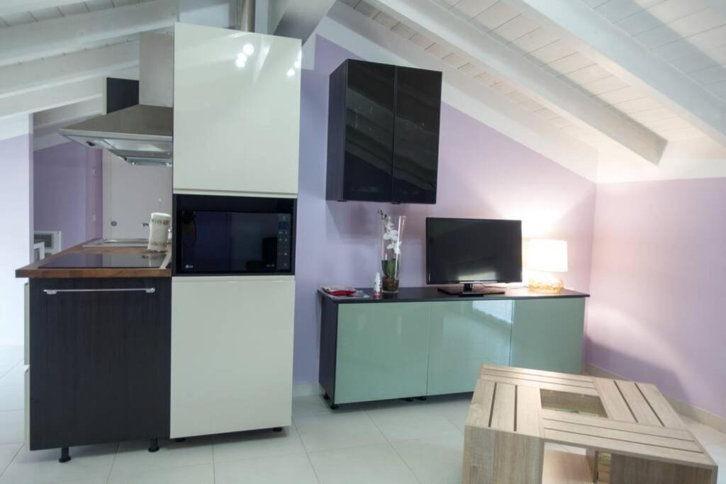 Apartment Viole, Cozy Attic Set In The Old Town Next To The Lake Arona Exterior photo