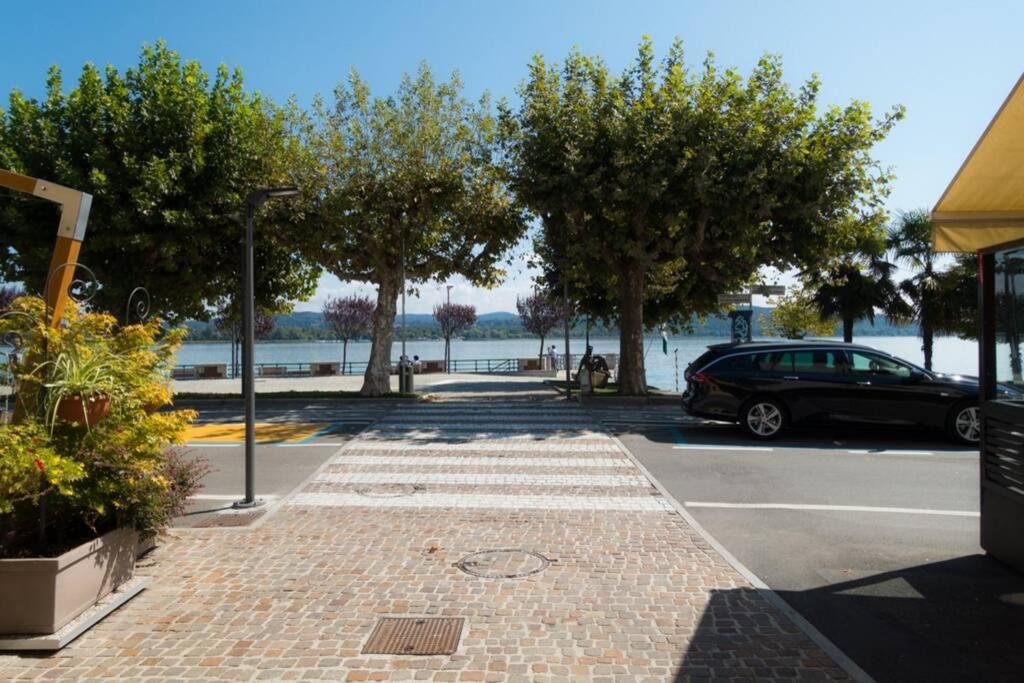 Apartment Viole, Cozy Attic Set In The Old Town Next To The Lake Arona Exterior photo