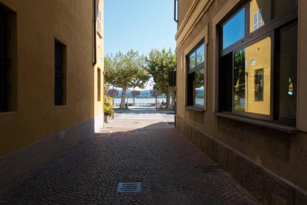 Apartment Viole, Cozy Attic Set In The Old Town Next To The Lake Arona Exterior photo